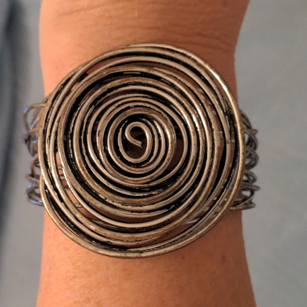 NWOT Very stylish cuff bracelet